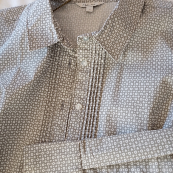 2 pieces:  grey & white cotton blouse & navy blue zip front sweater with pockets - Picture 4 of 9